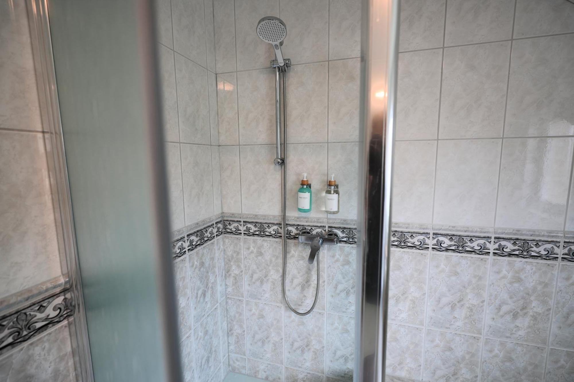 Goldhouse - Sauna, Whirlpool, Switch, Darts & Mehr Andernach Exterior foto